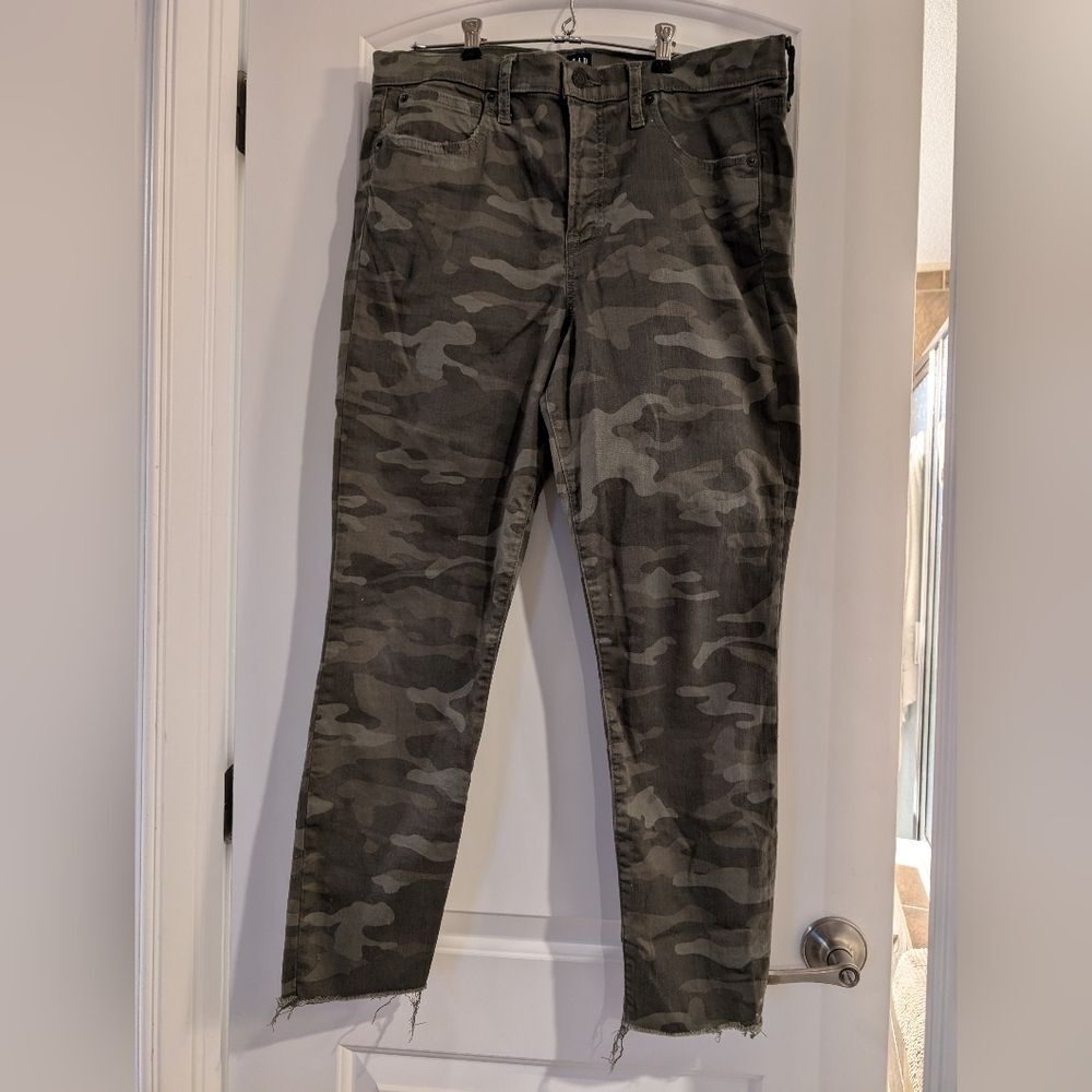Gap Denim True Skinny Camo Jeans Womens 12/31‎ Olive Green Camouflage Raw Hem